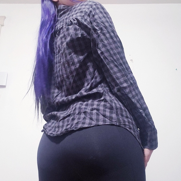 🛍FREEW/PURCHASE🛍 Logan Hill Grey & Black Plaid Button Up Flannel - Picture 5 of 9